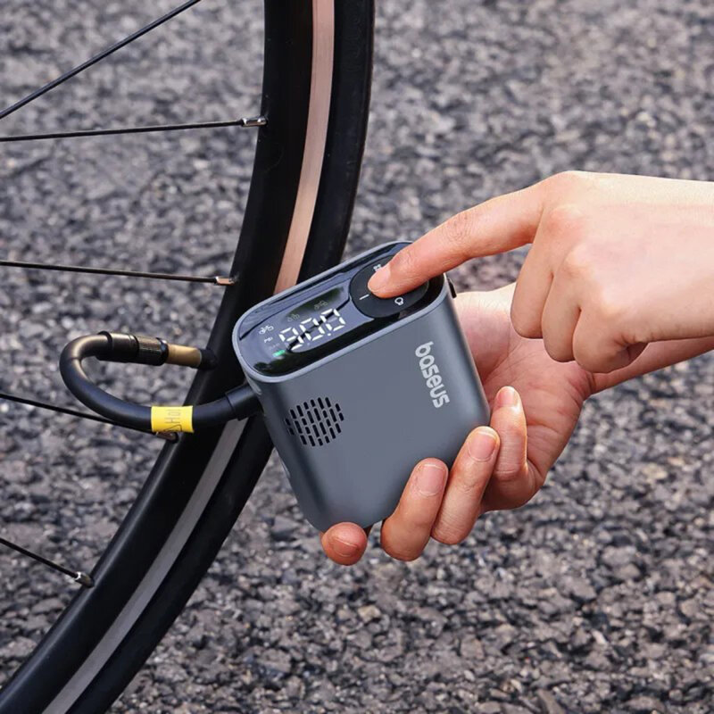 Compresor bicicleta portabil cu afisaj digital Baseus, negru