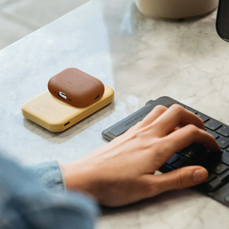 Husa AirPods Pro 3 UNIQ Lyden Vex Series, maro