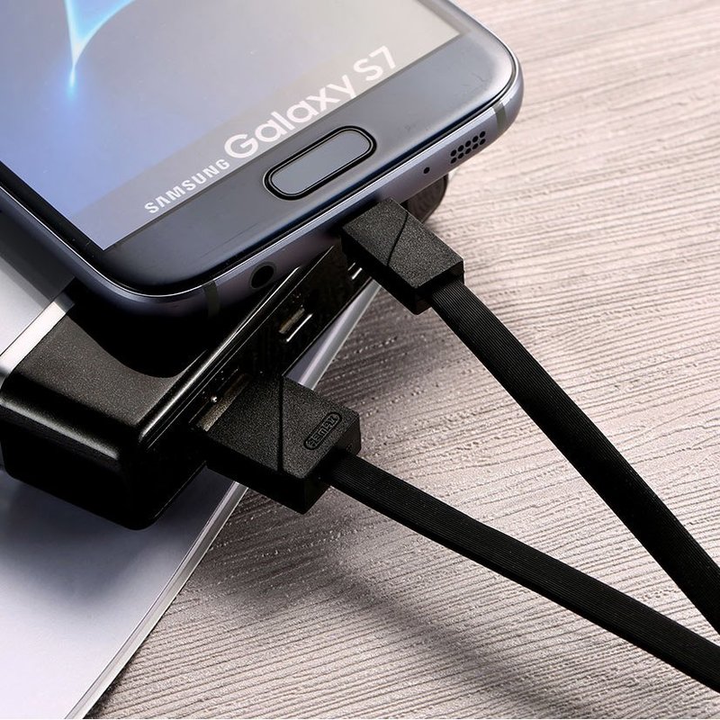 Cablu de date MicroUSB Remax Flat RC-105a 1M 2.4A lungime 100cm - Negru