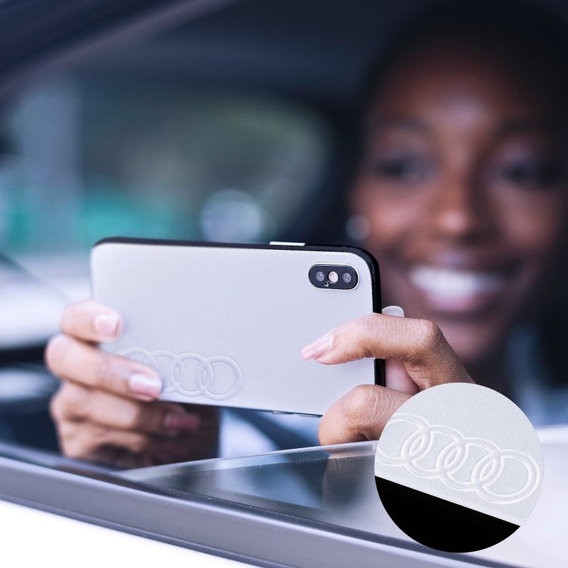 Bumper iPhone 7 Audi - Alb TPUPCIP8-TT/D1-WE