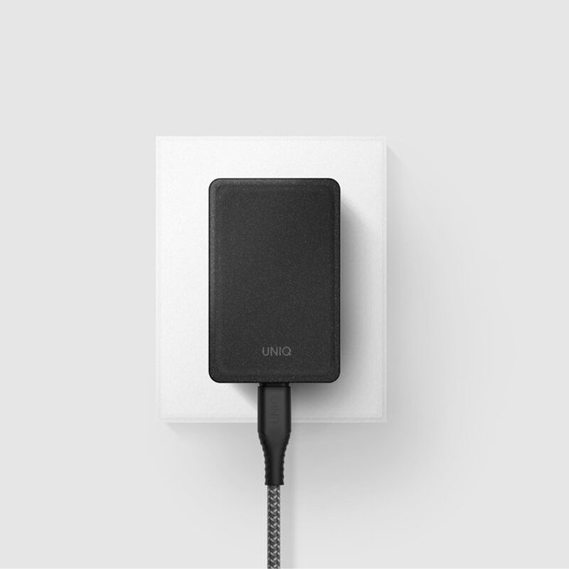 Incarcator Priza Uniq Versa Slim Kit 18W Type-C Universal Adapter + Cablu De Incarcare Type-C 1.2m - Negru