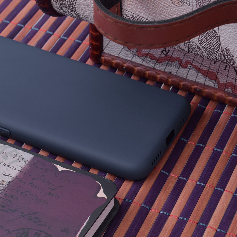 Husa iPhone 8 Soft TPU Cu Decupaj Pentru Sigla - Albastru