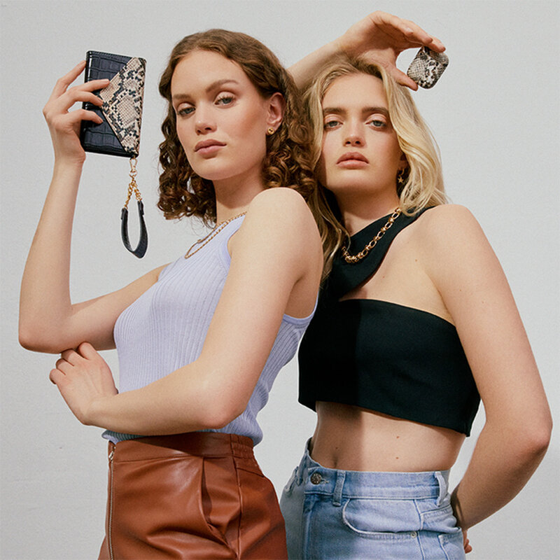 Husa Apple Airpods iDeal of Sweden Din Piele Sintetica Premium - Desert Python