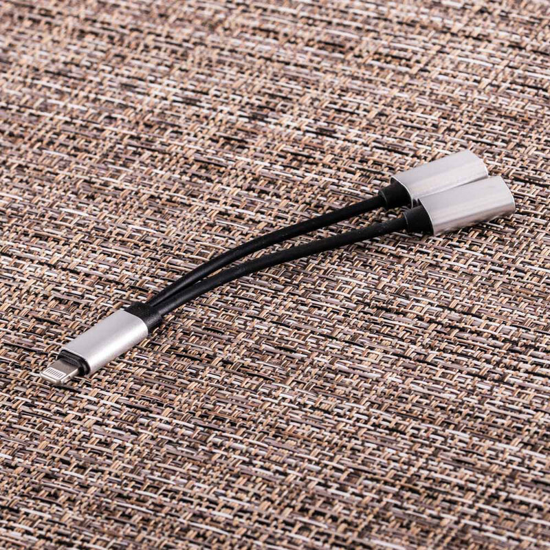 Convertor Lightning HF/Audio Cu Functie Incarcare Iphone - Negru/Negru