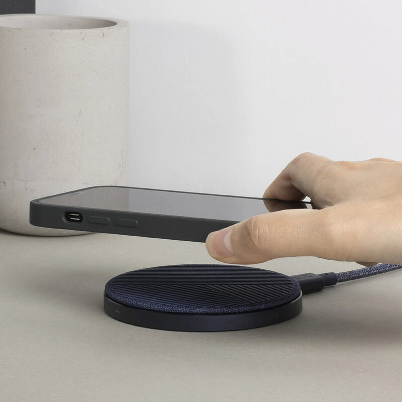 Husa iPhone 12 Native Union Clic Wooden Din Lemn De Nuc - Negru