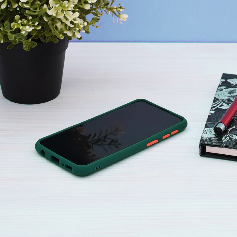 Husa OnePlus 8 Pro Mobster Chroma Cu Butoane Si Margini Colorate - Verde Inchis