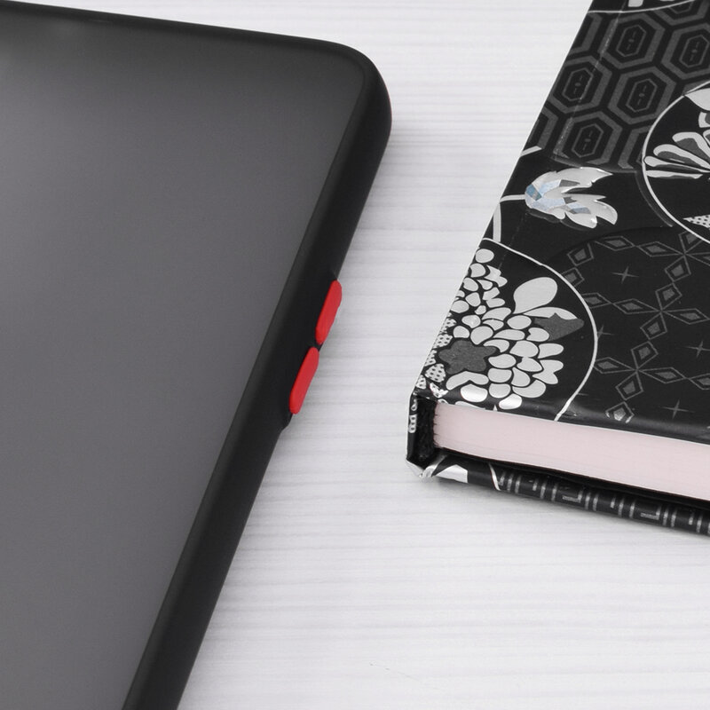 Husa iPhone 12 Pro Max Mobster Chroma Cu Butoane Si Margini Colorate - Negru