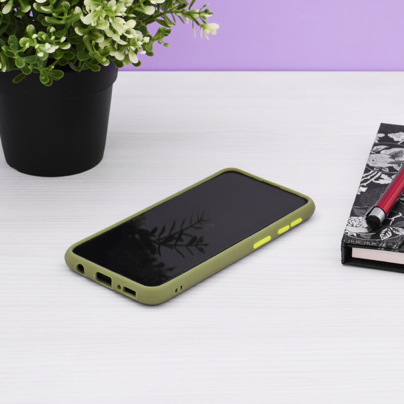 Husa iPhone 12 Pro Mobster Chroma Cu Butoane Si Margini Colorate - Verde Deschis