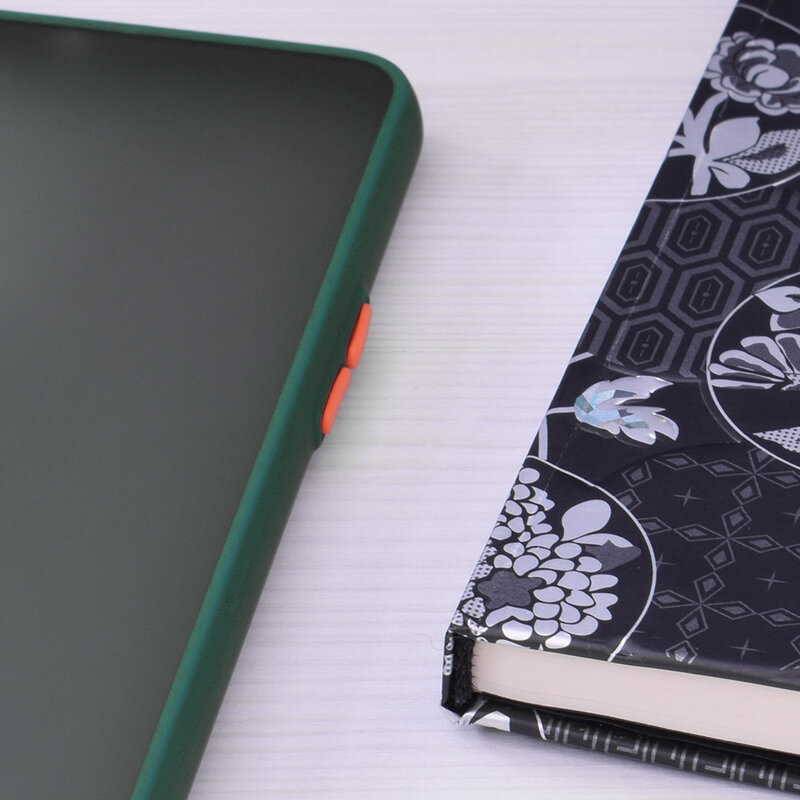 Husa iPhone 12 Pro Max Mobster Chroma Cu Butoane Si Margini Colorate - Verde Inchis