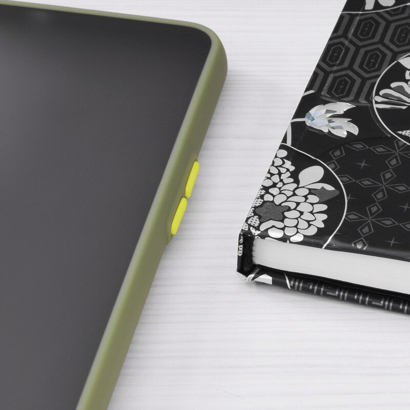Husa Samsung Galaxy S10 Mobster Chroma Cu Butoane Si Margini Colorate - Verde Deschis