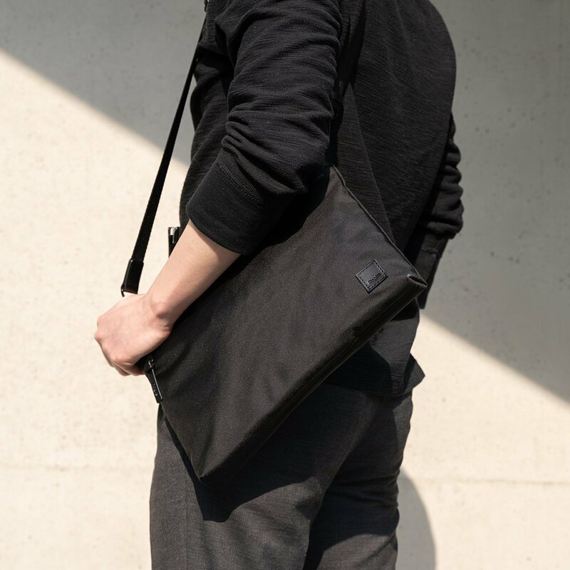 Geanta laptop 13 inch Ringke 2-Way Bag cu doua buzunare, negru