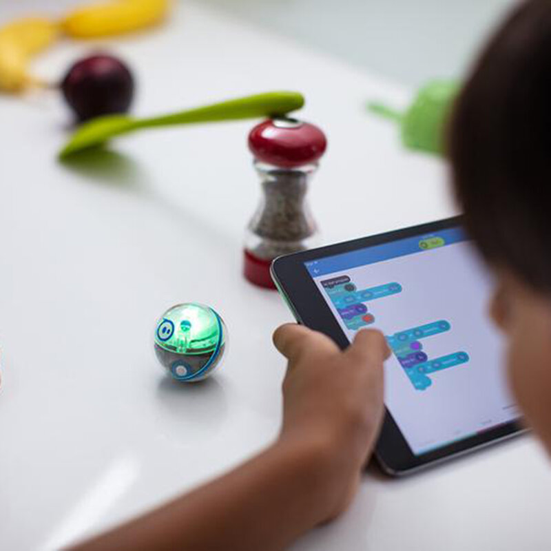 Robot coding inteligent pentru copii Sphero Mini Activity Kit