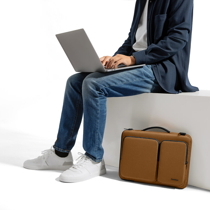 Servieta, geanta laptop 13″ business Tomtoc, maro, A42C2Y1