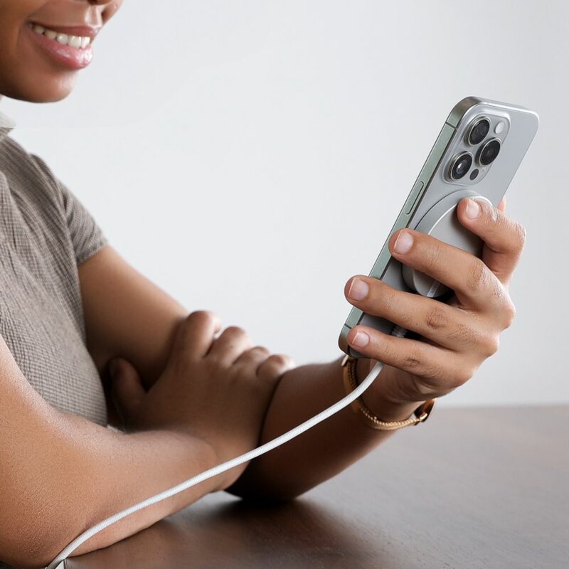 Incarcator MagSafe wireless ESR HaloLock Qi2, 15W, argintiu