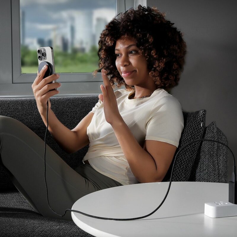 Incarcator MagSafe wireless ESR HaloLock Qi2, 15W, negru